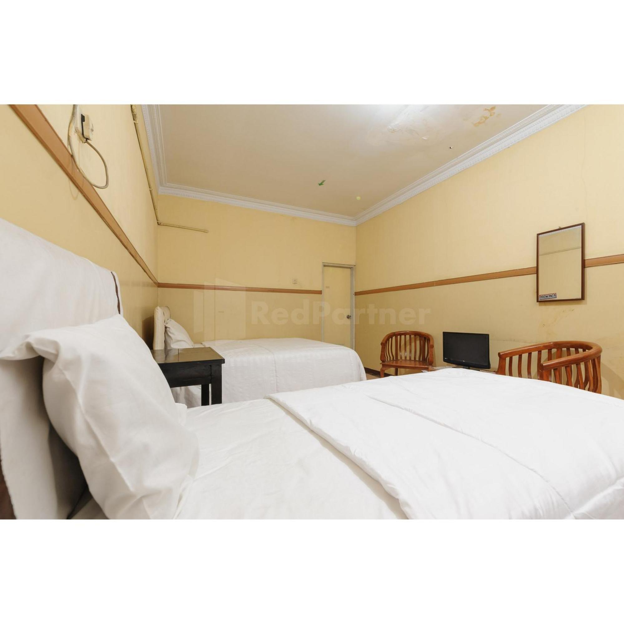 Hotel Al Hakim Syariah Redpartner Bekasi Exterior photo