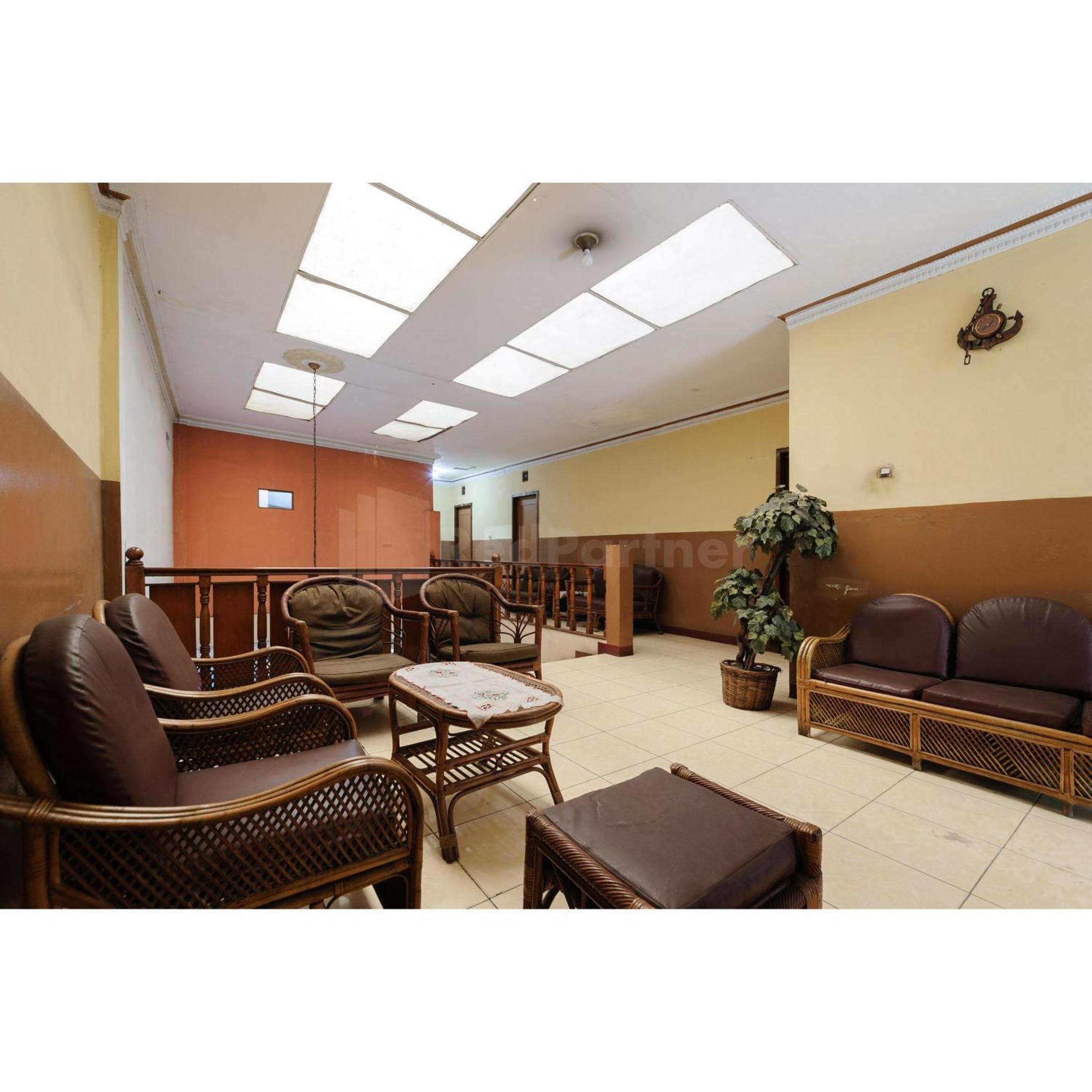 Hotel Al Hakim Syariah Redpartner Bekasi Exterior photo