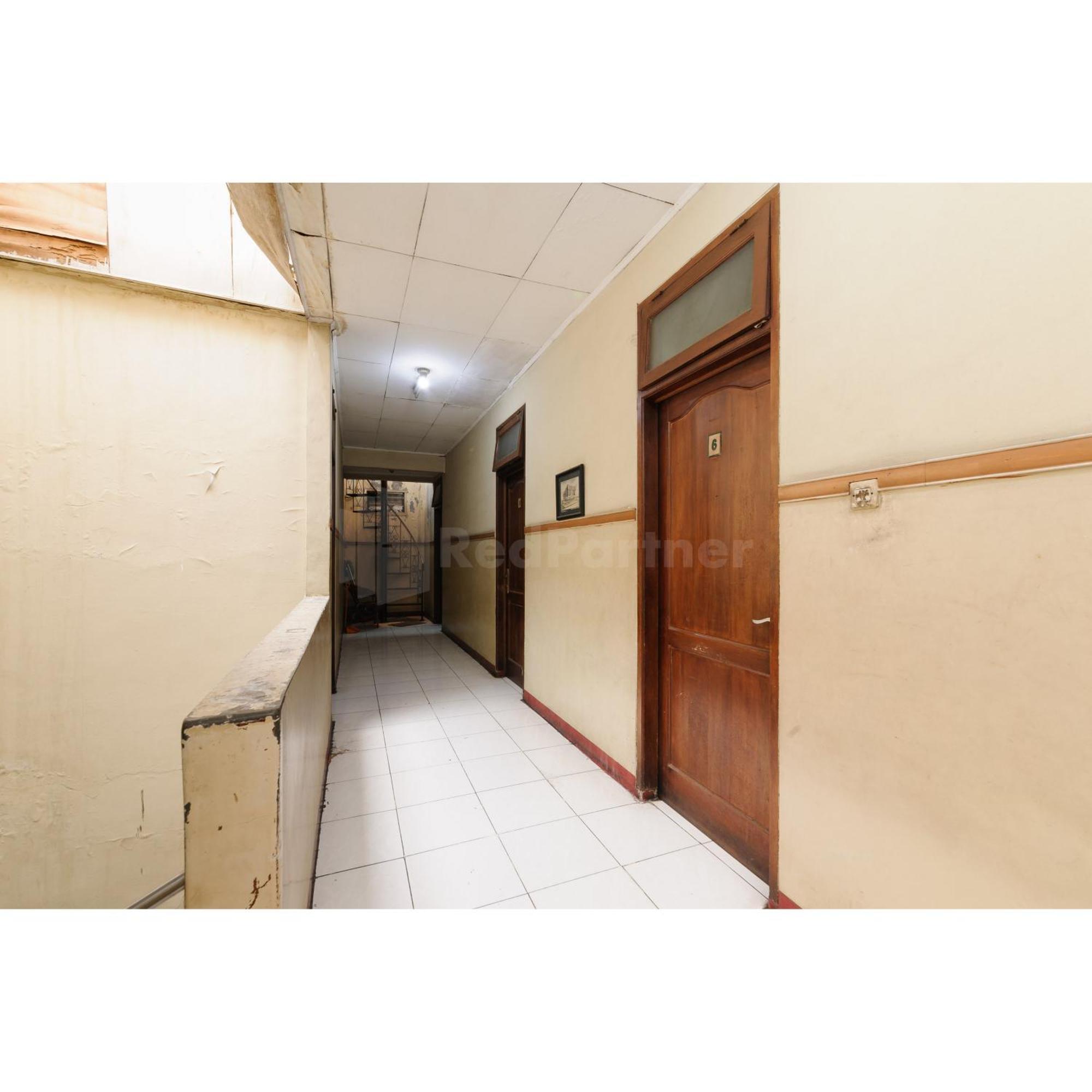 Hotel Al Hakim Syariah Redpartner Bekasi Exterior photo